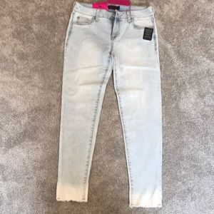 Celebrity Pink Raw Edge Ankle Jeans Size 7/8